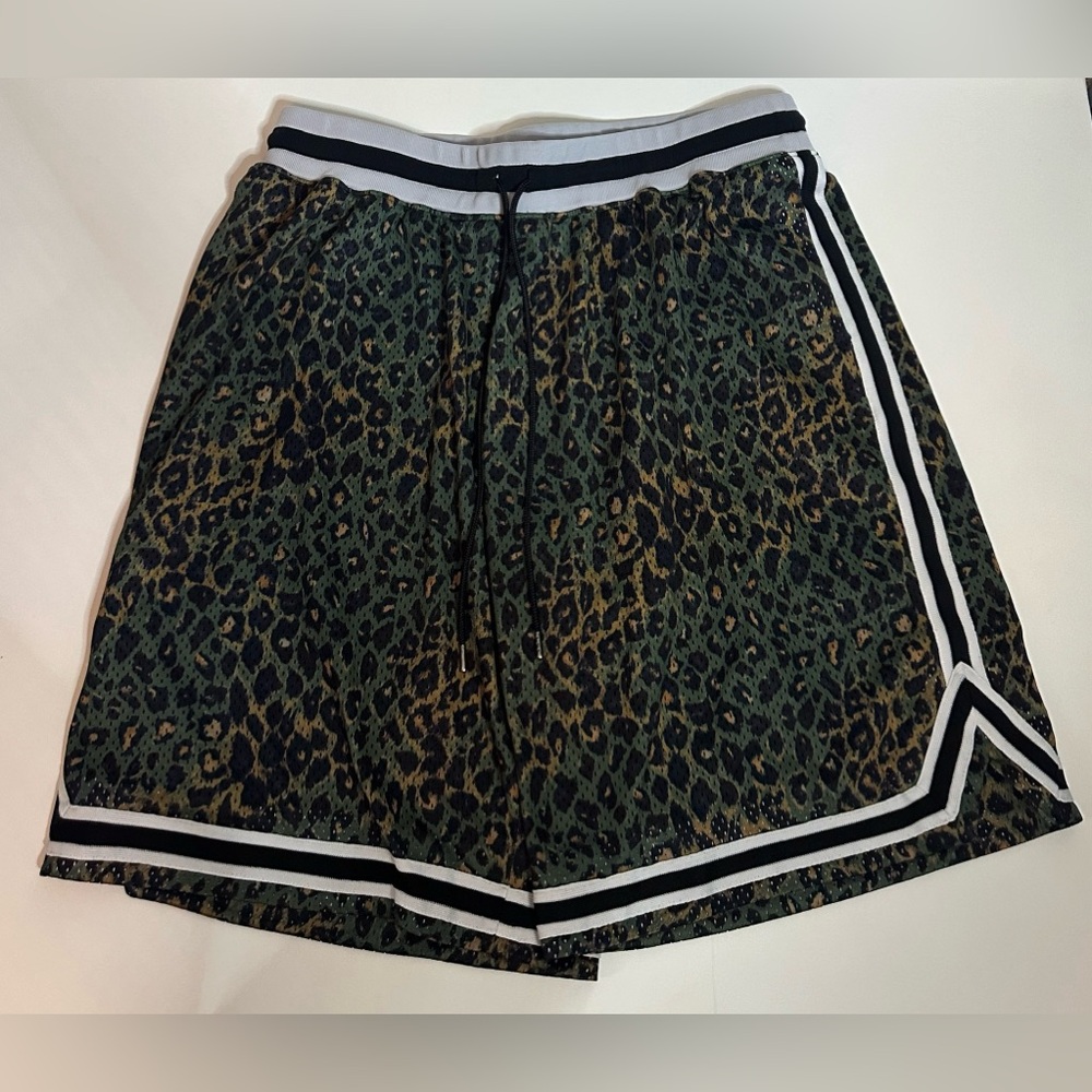 JOHN ELLIOTT MENS ANIMAl PRINT SHORTS SIZE 4(XL)